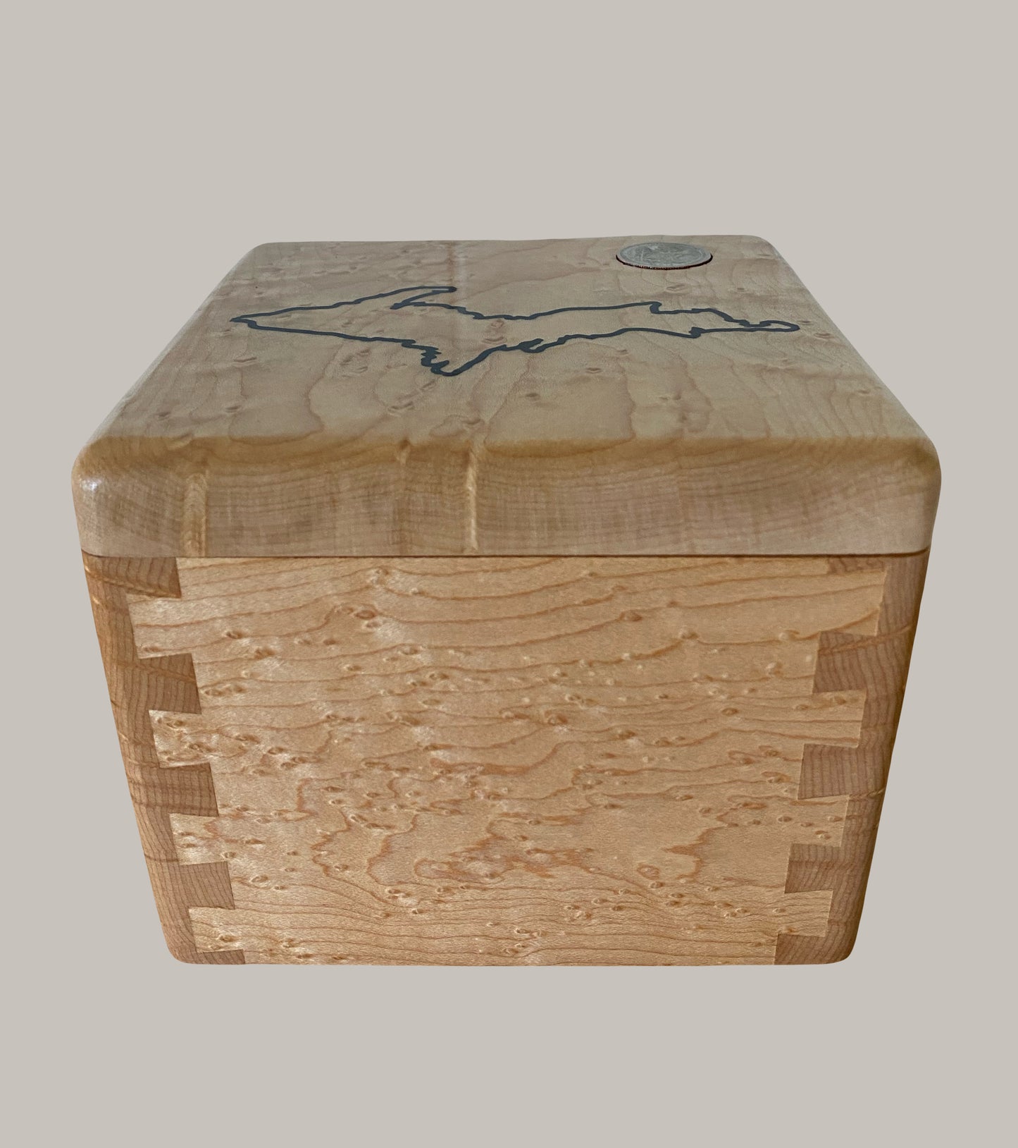 Birdseye—Minimalist-Personalized-State outline in epoxy-State quarter-Dovetail box