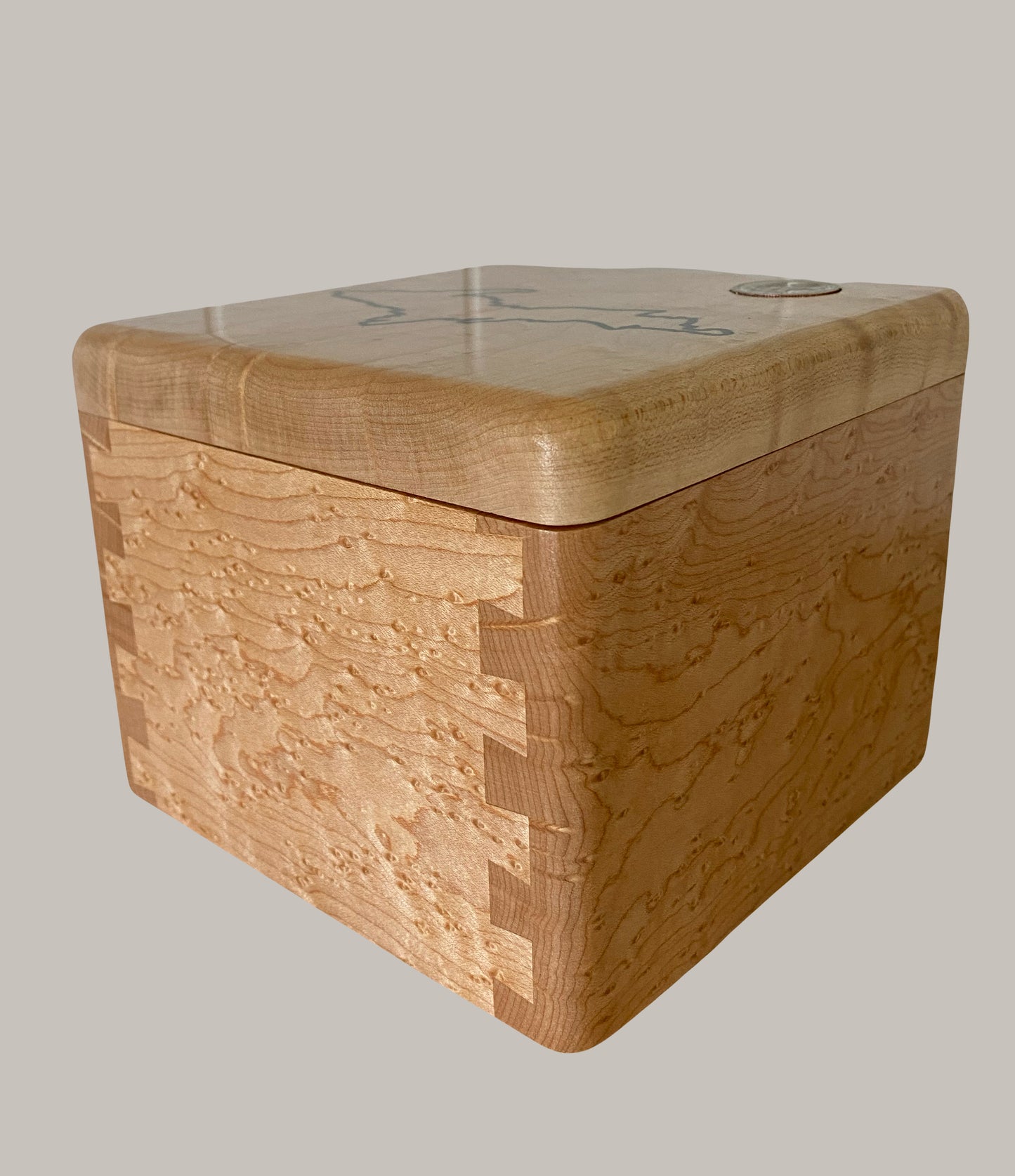 Birdseye—Minimalist-Personalized-State outline in epoxy-State quarter-Dovetail box