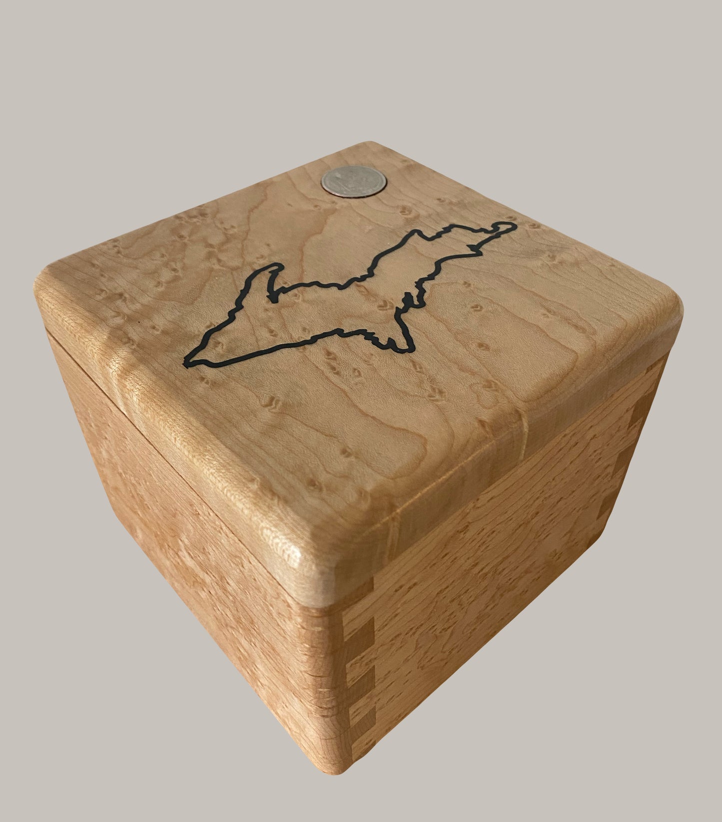 Birdseye—Minimalist-Personalized-State outline in epoxy-State quarter-Dovetail box