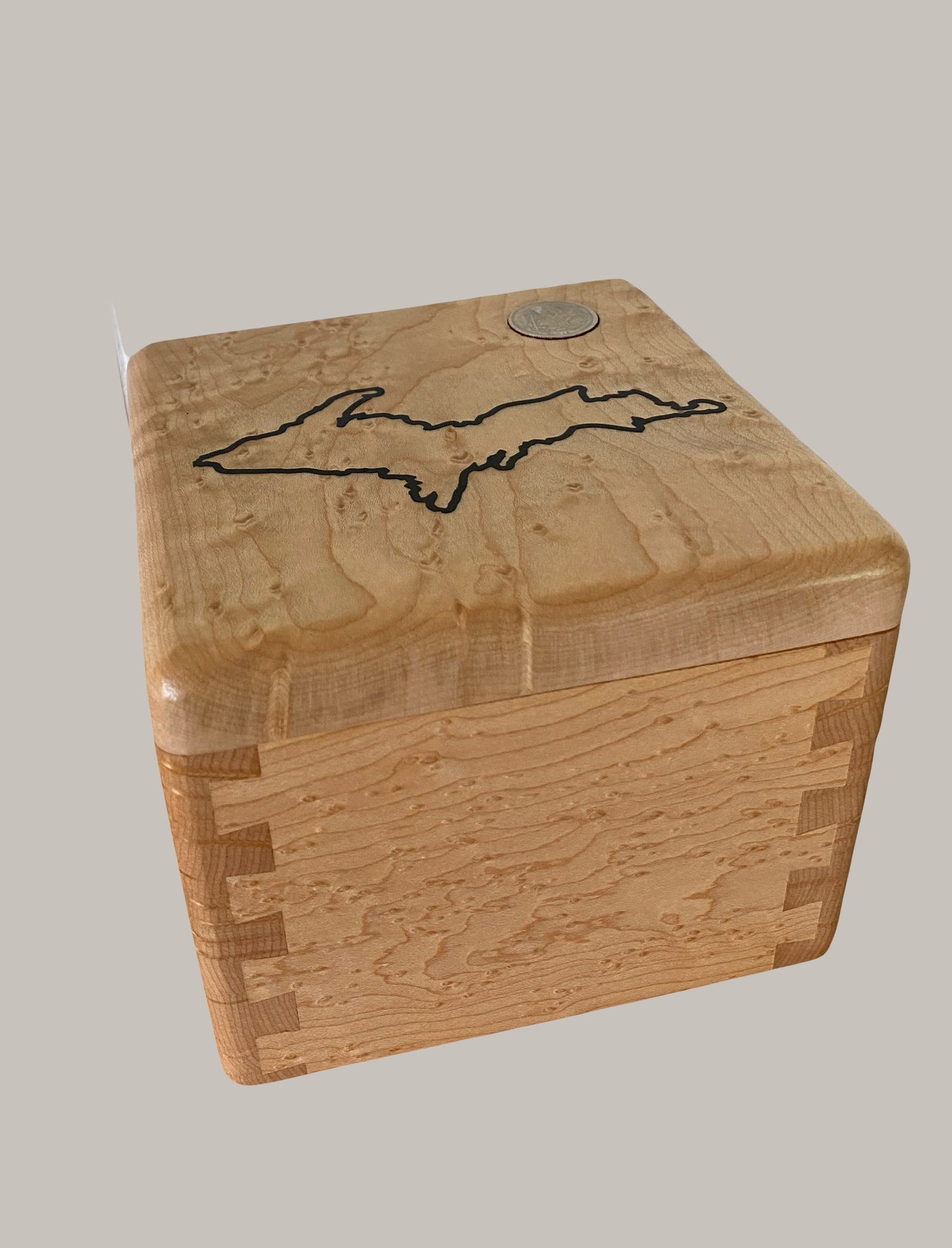 Birdseye—Minimalist-Personalized-State outline in epoxy-State quarter-Dovetail box