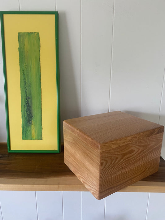 Variated Grain Oak Urn for Adult Human Ashes, up to 250 pounds
