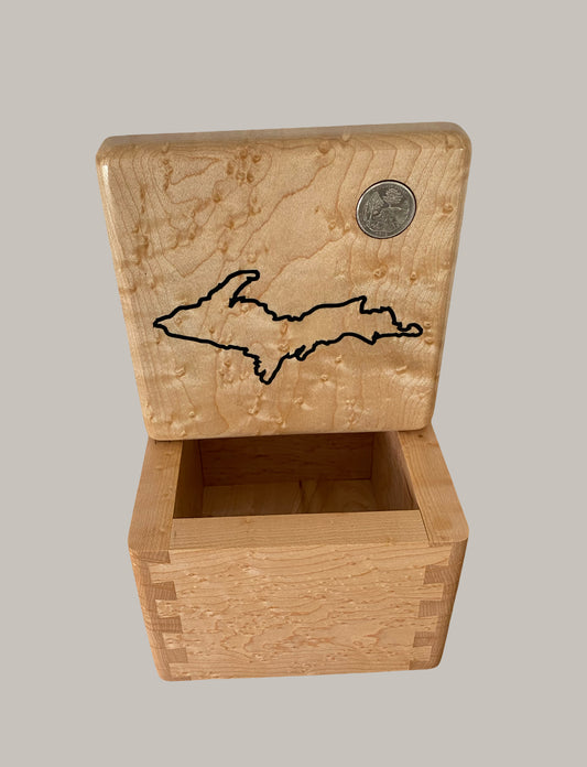 Birdseye—Minimalist-Personalized-State outline in epoxy-State quarter-Dovetail box