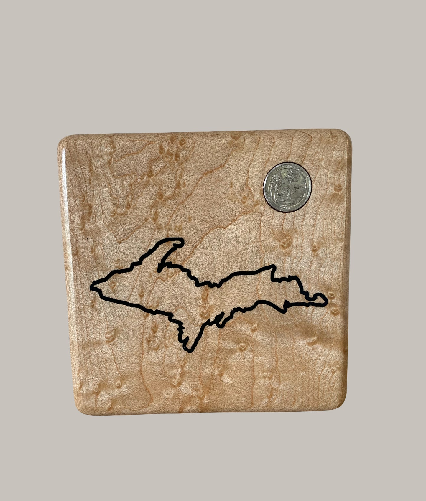 Birdseye—Minimalist-Personalized-State outline in epoxy-State quarter-Dovetail box